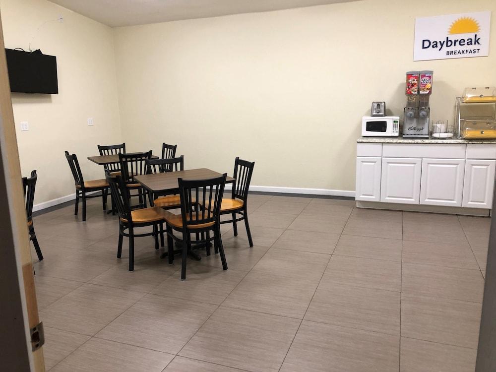 Days Inn By Wyndham Brawley Eksteriør billede